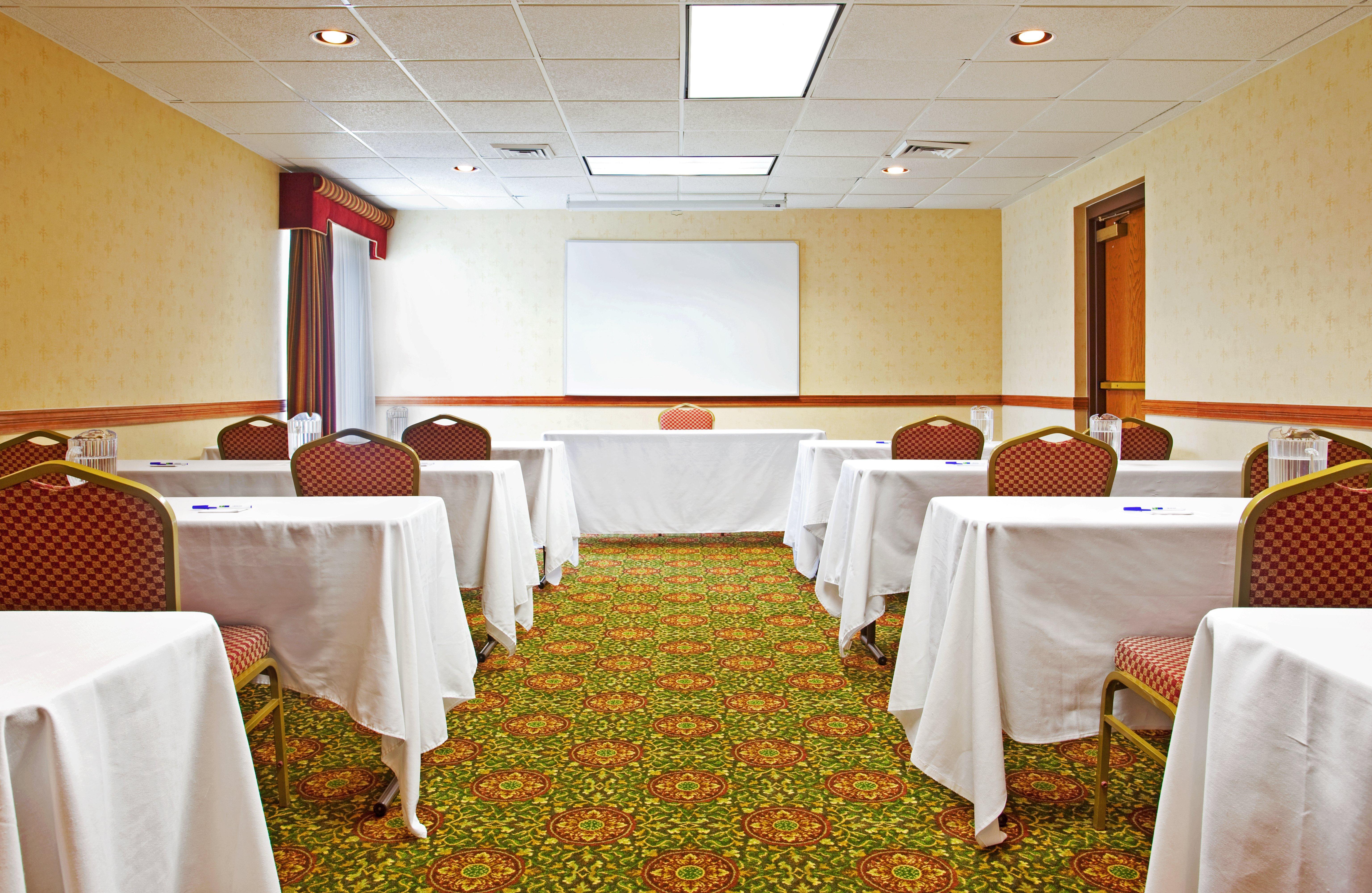 Candlewood Suites Grand Rapids Airport By Ihg Cascade Exterior photo