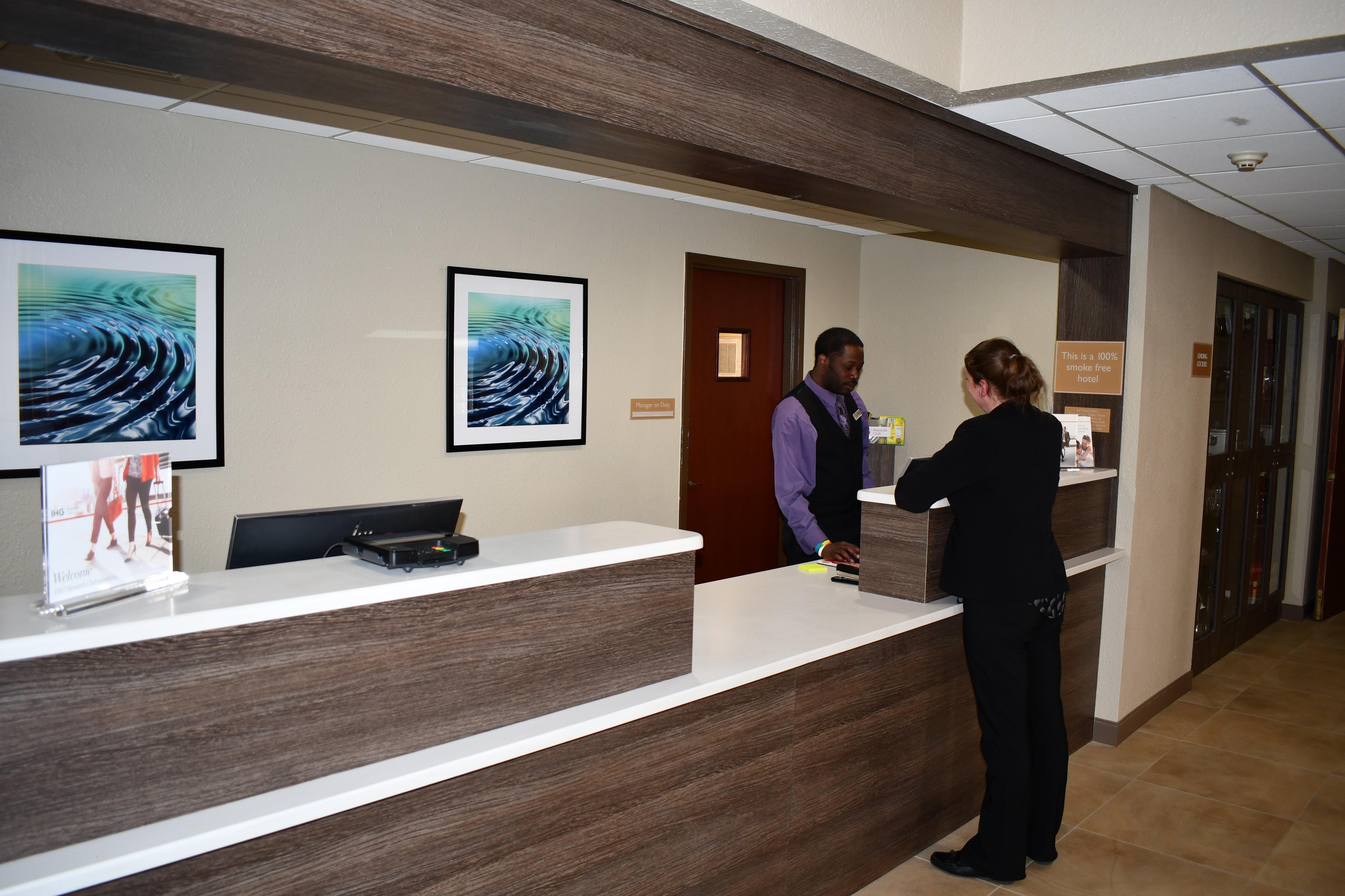Candlewood Suites Grand Rapids Airport By Ihg Cascade Exterior photo
